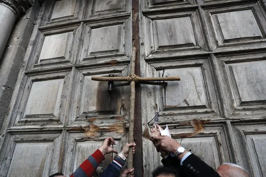 مشرط طبي وقرطاس: هل استطاعت أميركا إعادة هندسة المسيحية في فلسطين؟